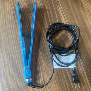 Flat iron Nano Titanium Ultra-Thin Straightening Iron 1-1/2 inch Great condition